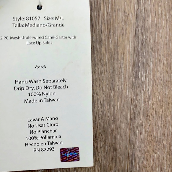 Lingerie - Picture 2 of 3